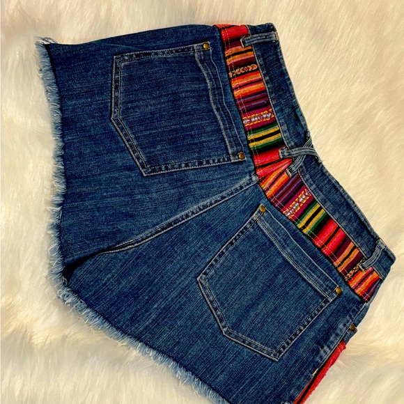 Multi Colored Demim Fringe Shorts, size 2 pre-owned - Picture 4 of 6